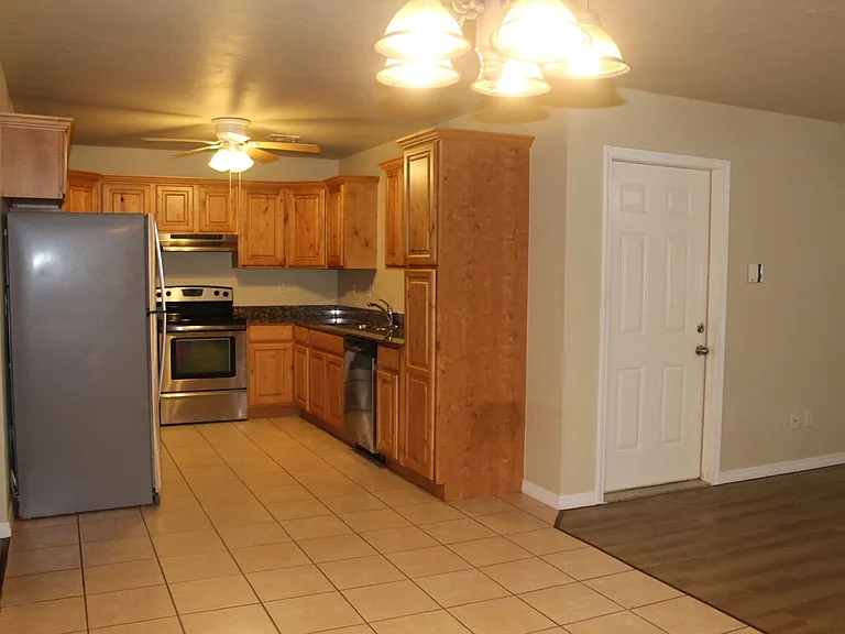 8410 Cottage Park Dr — Photo 3