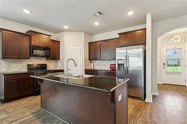 100 E Lake Ct — Photo 4