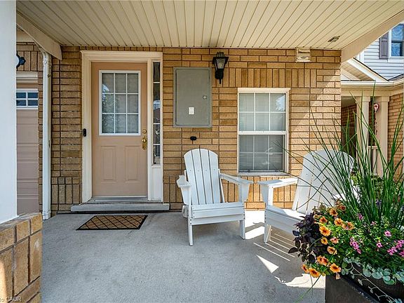 2nd image of 1070 Barclay Cir