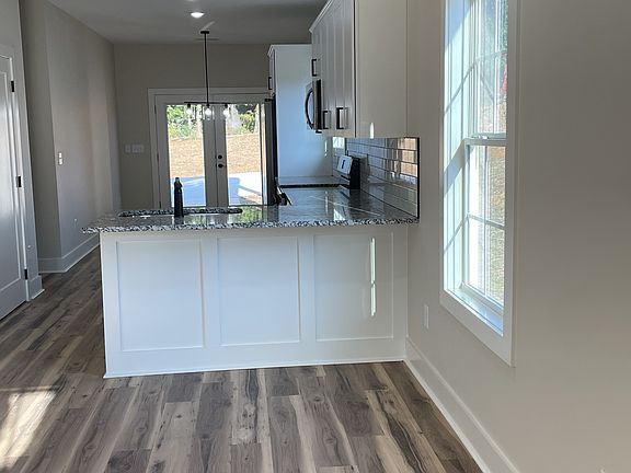 2nd image of 1203 E End St #B
