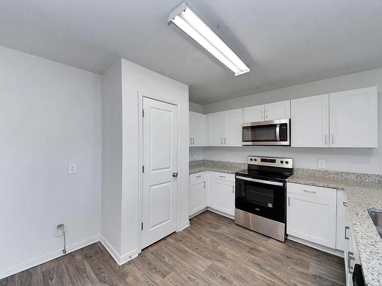 164 Goldenrod — Photo 22