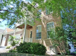 2959 Adamson Dr, Geneva, IL 60134