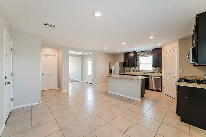 8126 W Agora Ln — Photo 5