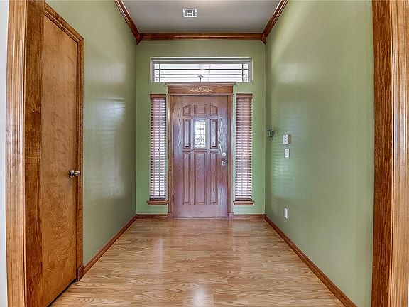 3rd image of 1422 9th St NW