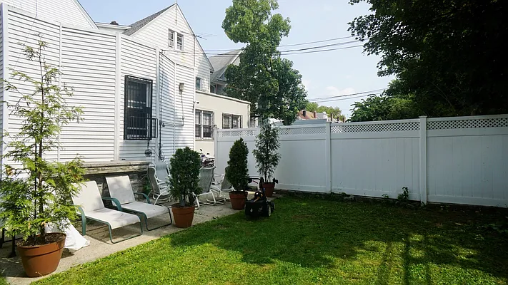 Rented by Douglas Elliman | media 10