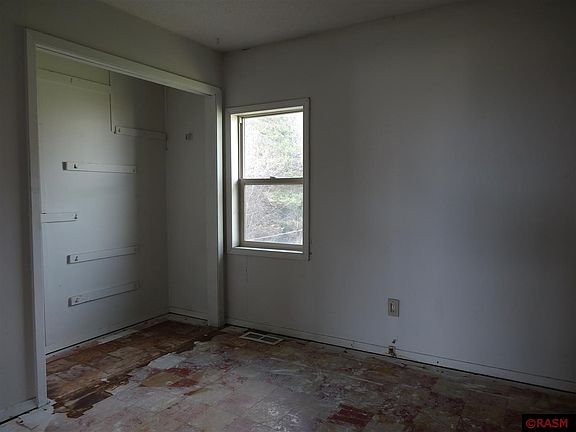 4th image of 49504 200th St