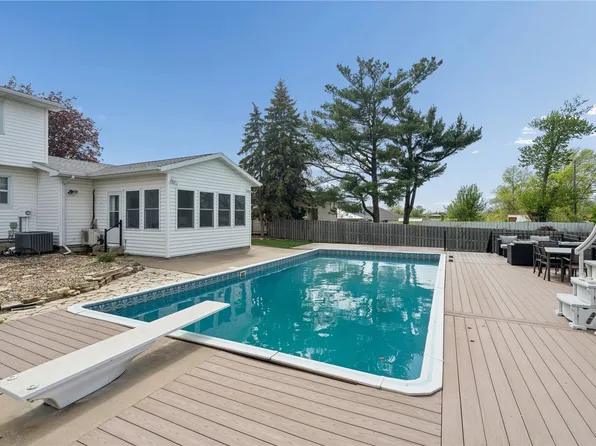 3614 Sue Ln NW, Cedar Rapids, IA 52405