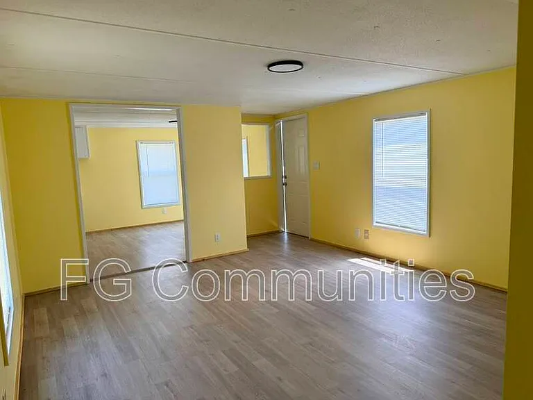 112 Laurin Dr — Photo 6