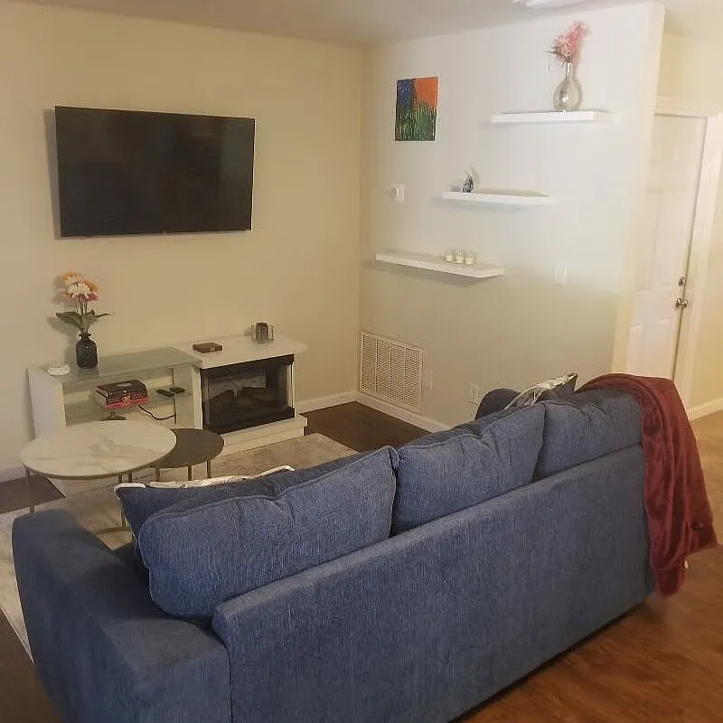 3 bed, 2.0 bath, 2258 sqft, $3,200 — Photo 4