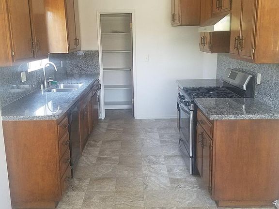 4th image of 522 E Broadway APT B