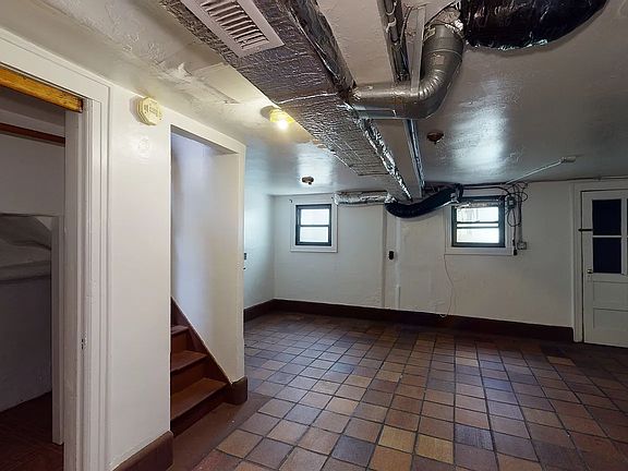 5th image of 422 40th St #1