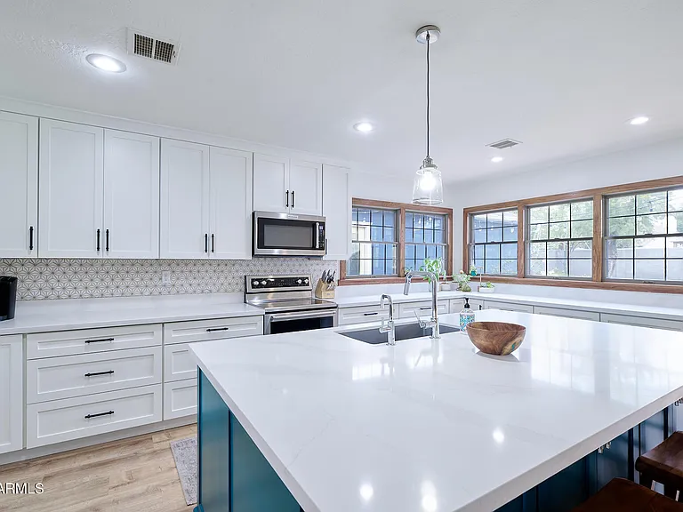 1708 E Montebello Ave — Photo 14