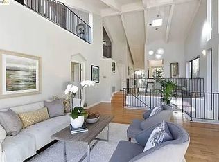 9 Treasure Hl, Oakland, CA 94618
