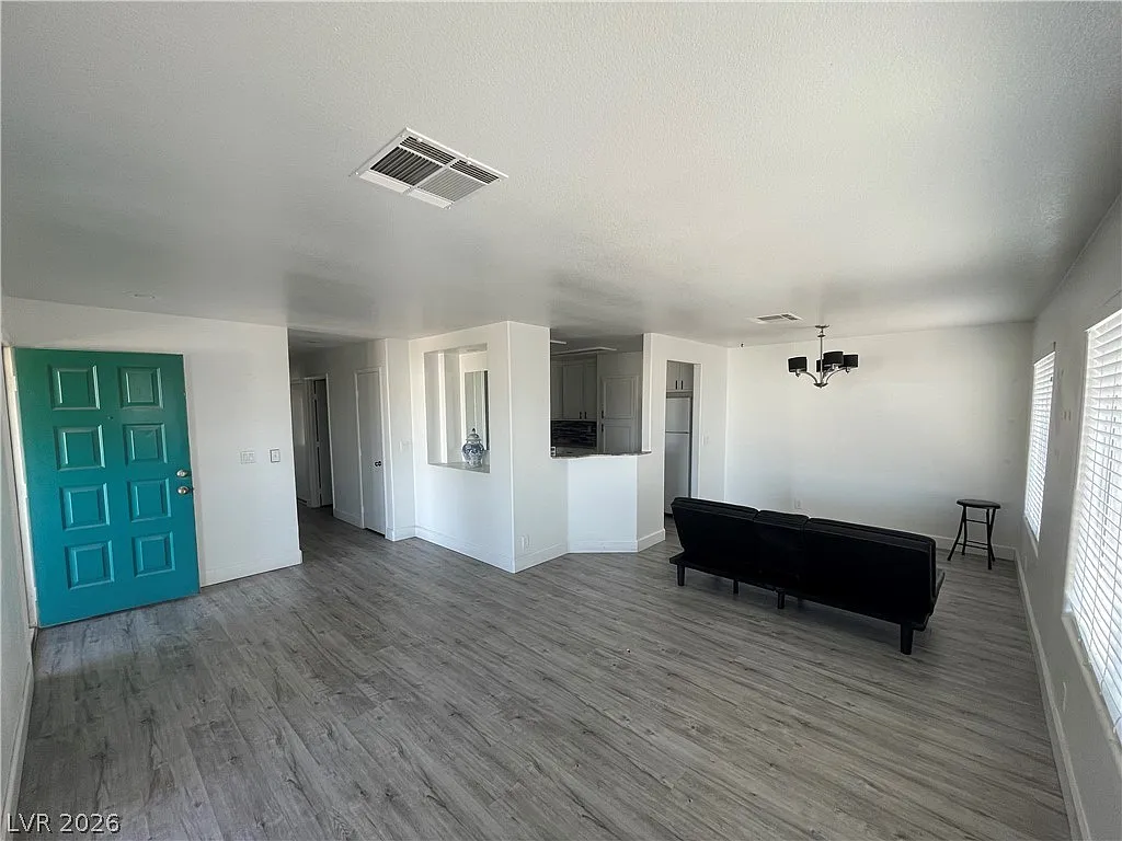 3 bed, 2.0 bath, 1197 sqft, $1,799 — Photo 3