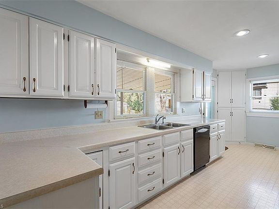 3rd image of 328 Keating Dr