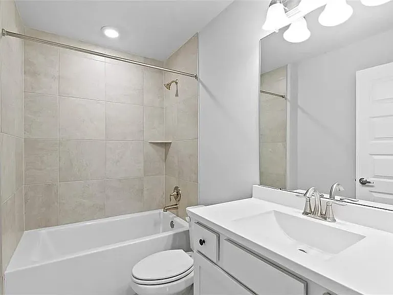2708 Golden Palms Ln — Photo 16