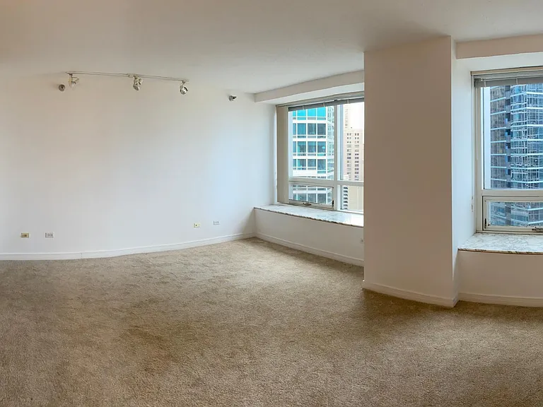 512 N McClurg Ct #1303 — Photo 7