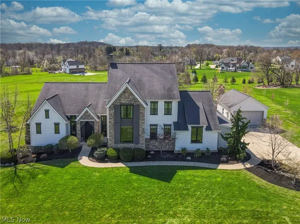 2328 Heights Dr, Wadsworth, OH 44281