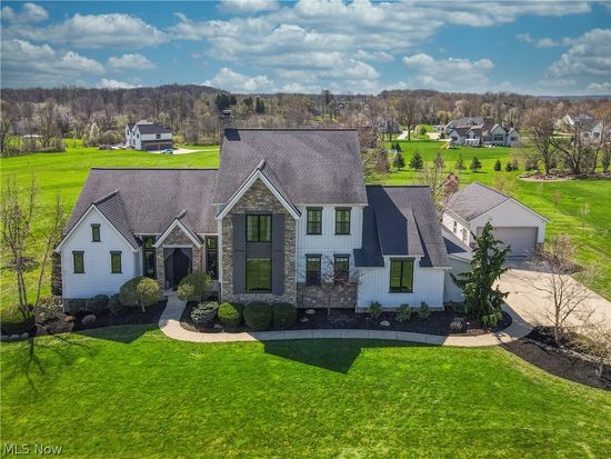 2328 Heights Dr, Wadsworth, OH 44281