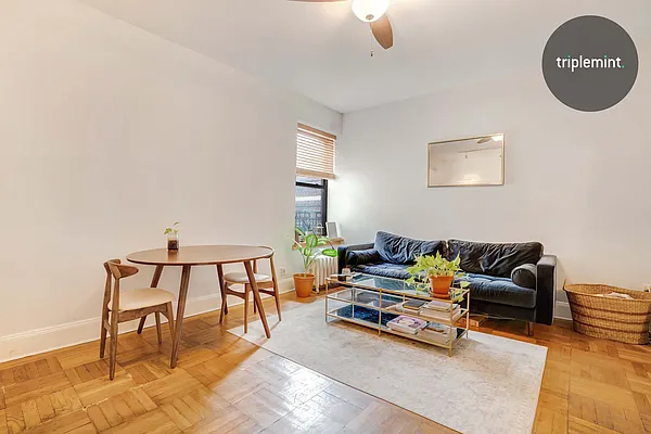 Sold by Triplemint | media 1