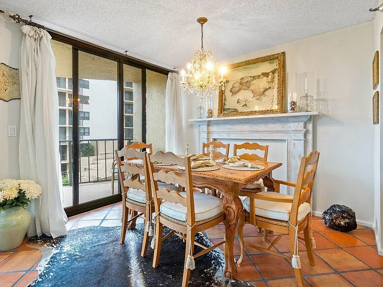 899 Jeffery St #3050 — Photo 6