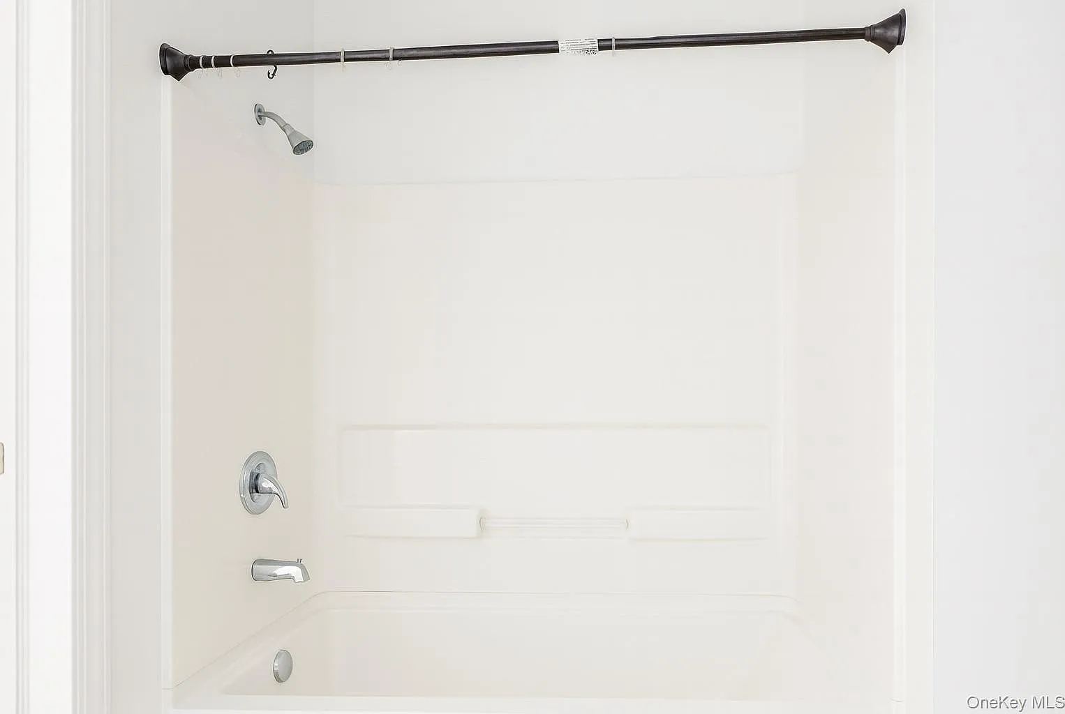 1 bed, 1.5 bath, 800 sqft, $1,350 — Photo 4