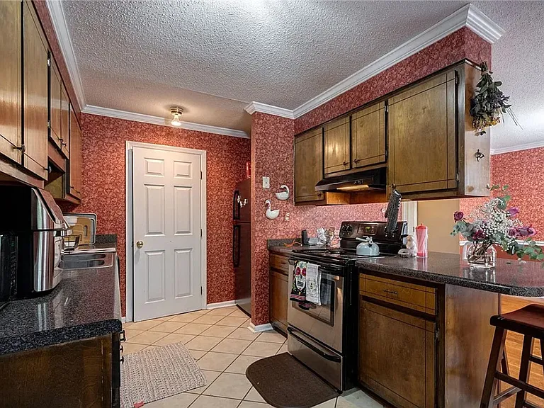 144 Tamara Ct — Photo 4