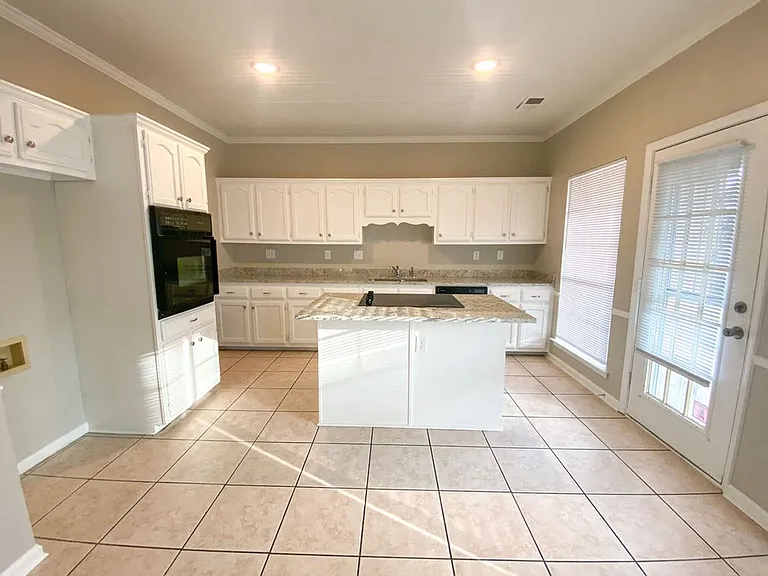 5561 Patsy Cir W — Photo 5
