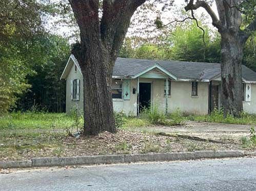 2nd image of 218 W Society Ave