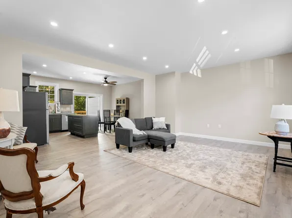 211 Winding Hollow Road, Groton, CT 06340