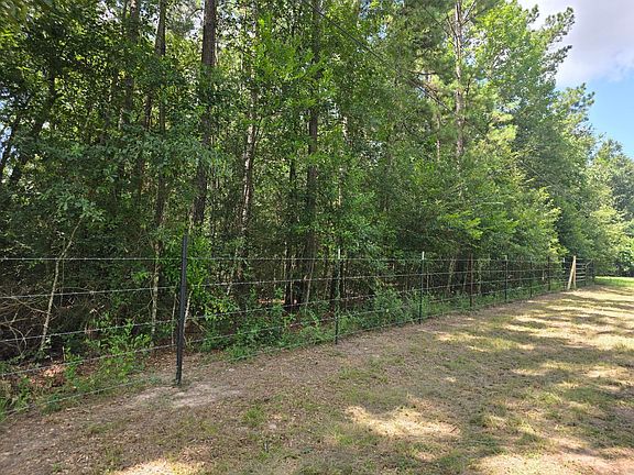4th image of 15636 Woodman Rd
