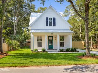 1110 Robinson St, Ocean Springs, MS 39564