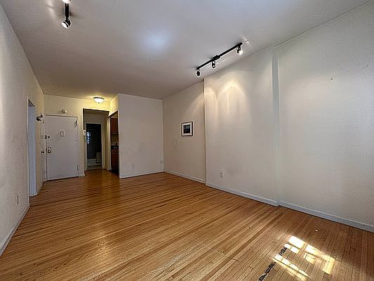 4th image of 303 E 90th St APT B