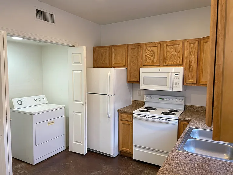 1307 W Saint Clair St #2 — Photo 11