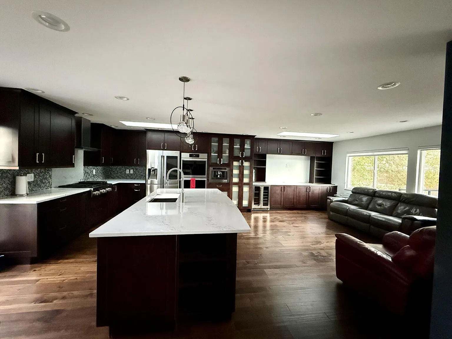 5 bed, 3.5 bath, 2700 sqft, $4,695 — Photo 2