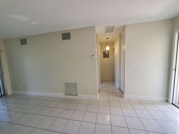 4th image of 4243 Cresthaven Blvd #E