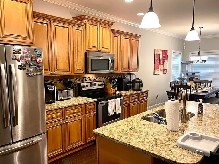 659 Continental Dr — Photo 4