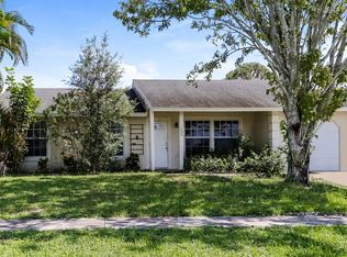 200 Cordoba Cir, Royal Palm Beach, FL 33411