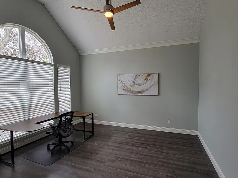 1717 Parkwood Dr — Photo 15