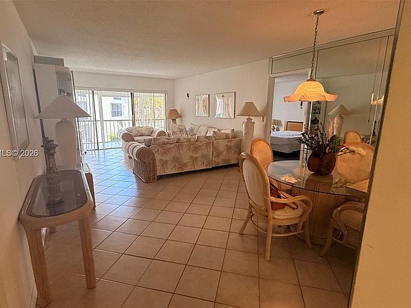 4th image of 303 Racquet Club Rd APT 206