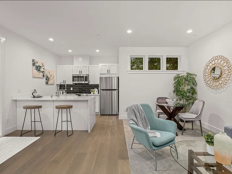 2516 NE 92nd St #B — Photo 5