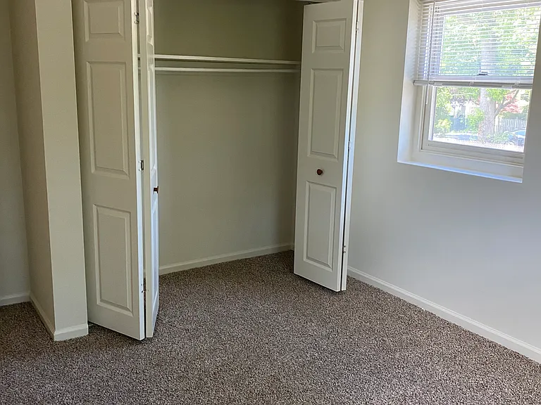 412 N Orange St #B1 — Photo 10
