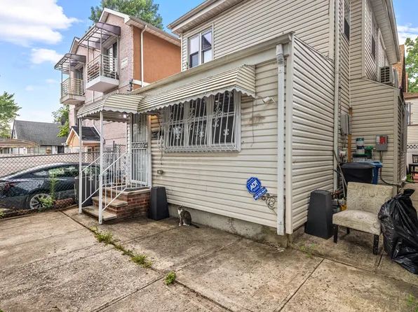 1805 Lacombe Avenue image 3 of 25