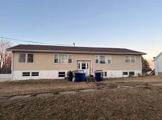 210 7th St, Victor, IA 52347
