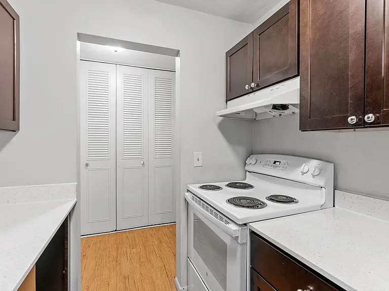 Lake Street Manor — Photo 10