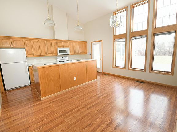 3rd image of 2237 Bethesda Cir
