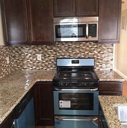 1st fl owners suite- kitchen