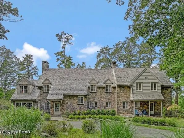 724 & 728 Rolloff Rd, Buck Hill Falls, PA 18323