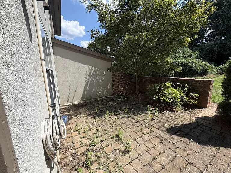 109 Tamara Ct — Photo 13
