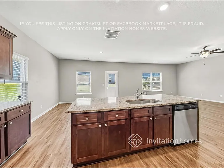 407 Vermeer Ct — Photo 4